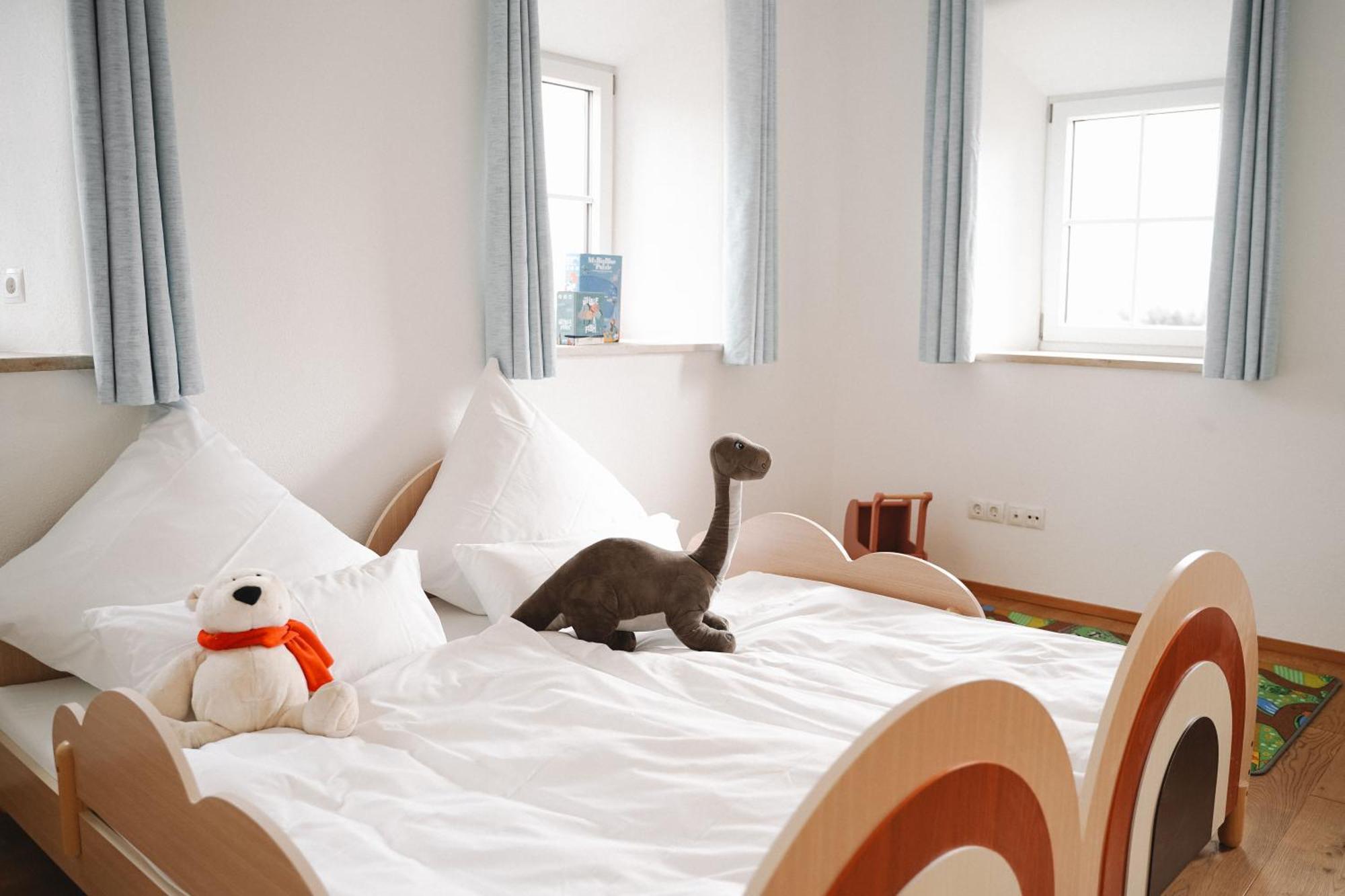 Black Horse Family Apartment - Barrierearm - Pfotenglueck - Familienzeit By Loewenherz Homes Stephanskirchen Exterior foto